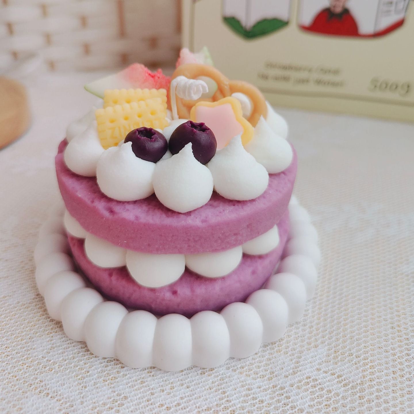 Berry Velvet Cake candle